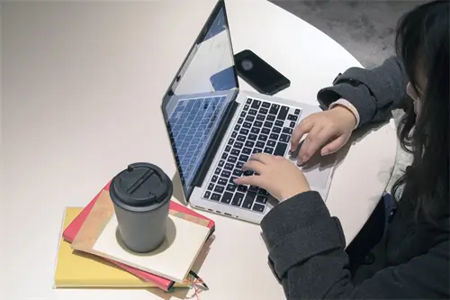 傻雕含义女生名字